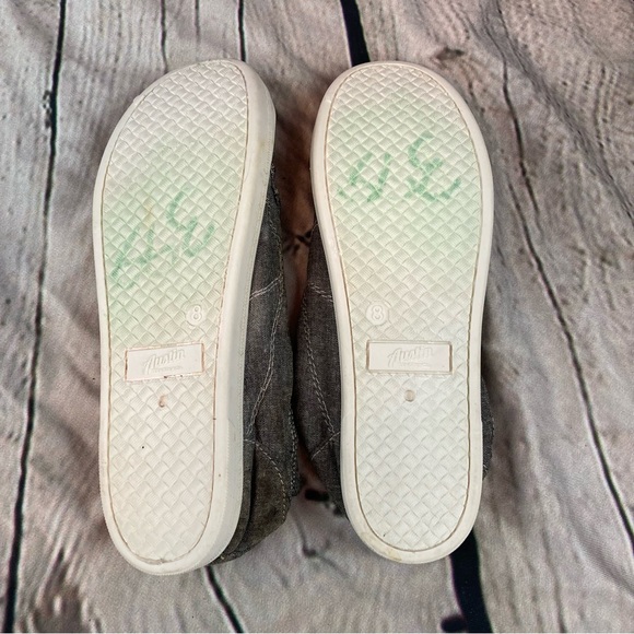 Austin Trading Co. Grey Women’s Slip On Sneakers - Picture 9 of 10